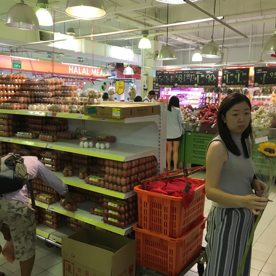 After 21 Years, Giant Hypermarket at Sembawang Shopping Centre Closes Its Doors