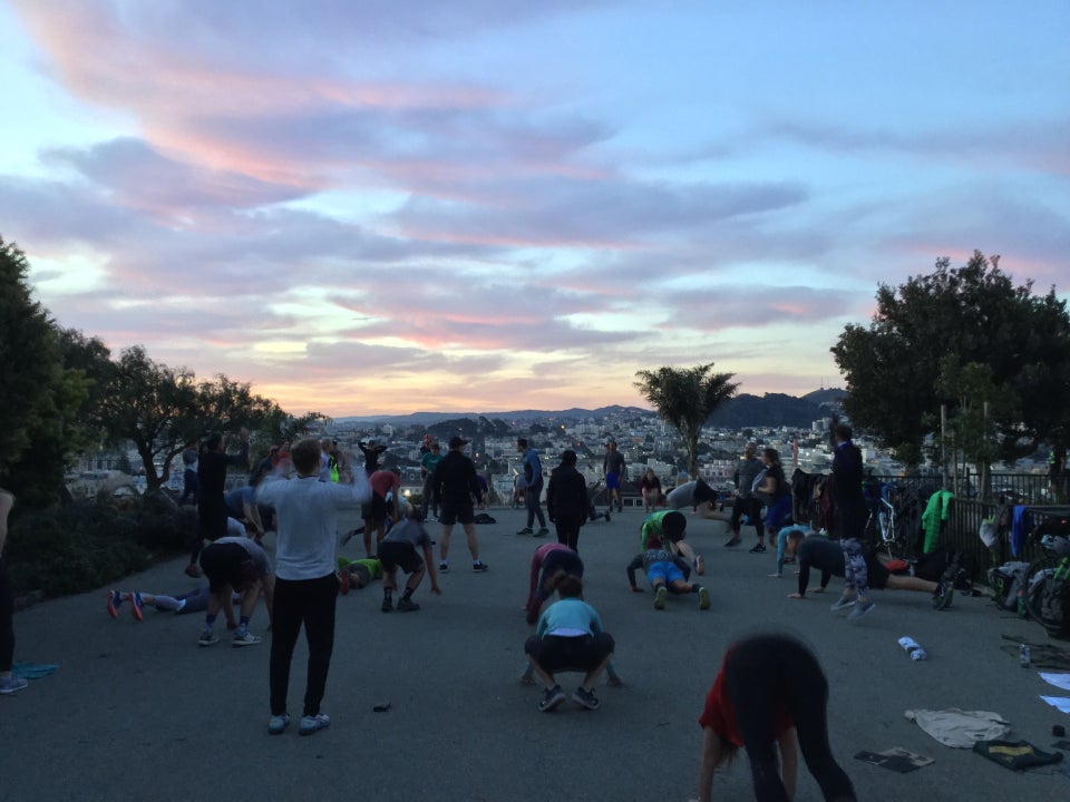 Cotton candy scattered clouds over the mesa the top of Alta Plaza park with about 30 or so people working out at November Project San Francisco.